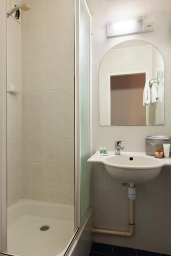 Bathroom 4, B&B HOTEL Colmar Lumiere, Haut-Rhin