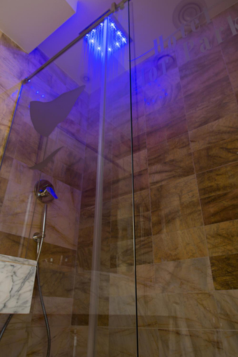 Bathroom 4, Flor Parks, Barcelona