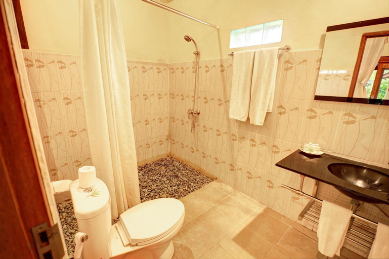Bathroom 16