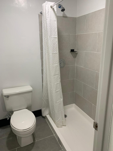 Bathroom 2, ROYALINN, Hardin