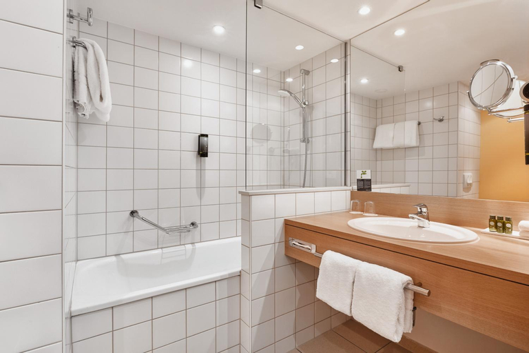 Bedroom 3, H+ Hotel Bochum, Bochum
