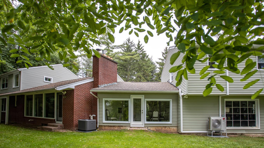 Forestview Manor (Secluded Getaway), Monroe