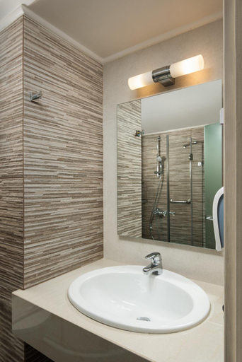Bathroom 4, Royal Sun, Crete