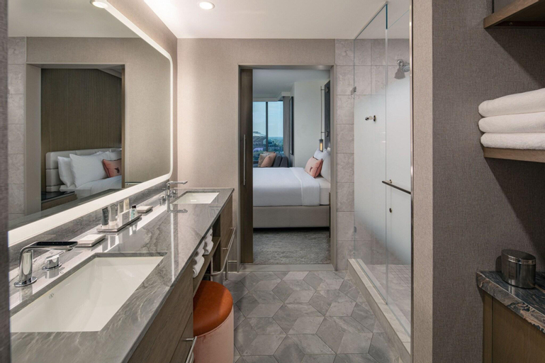 Bathroom 23