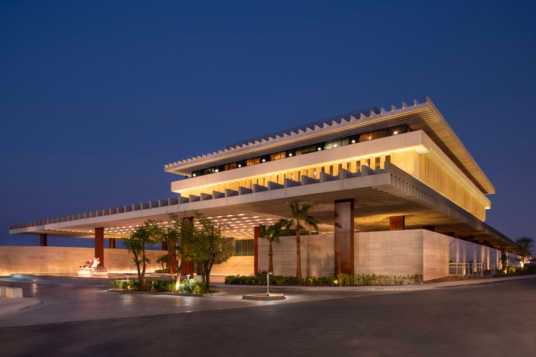 Exterior & Views