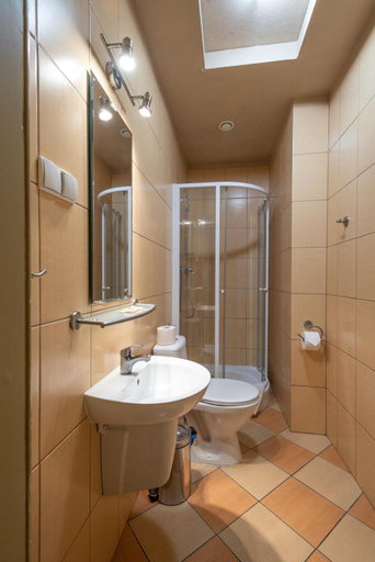 Bathroom 3, Mleczarnia Hostel, Środa Śląska