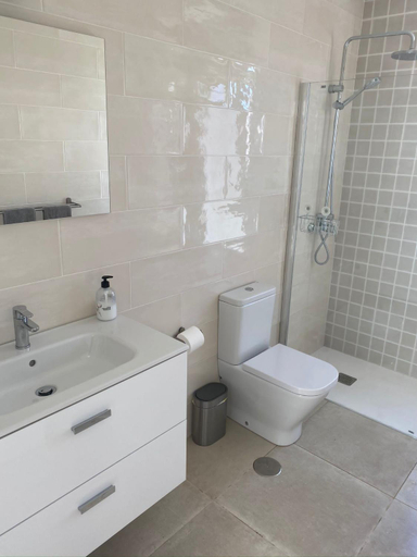 Bathroom 5, Villa Ashdene - luxury modern villa with large heated pool wifi uk tv bar & BBQ, Las Palmas