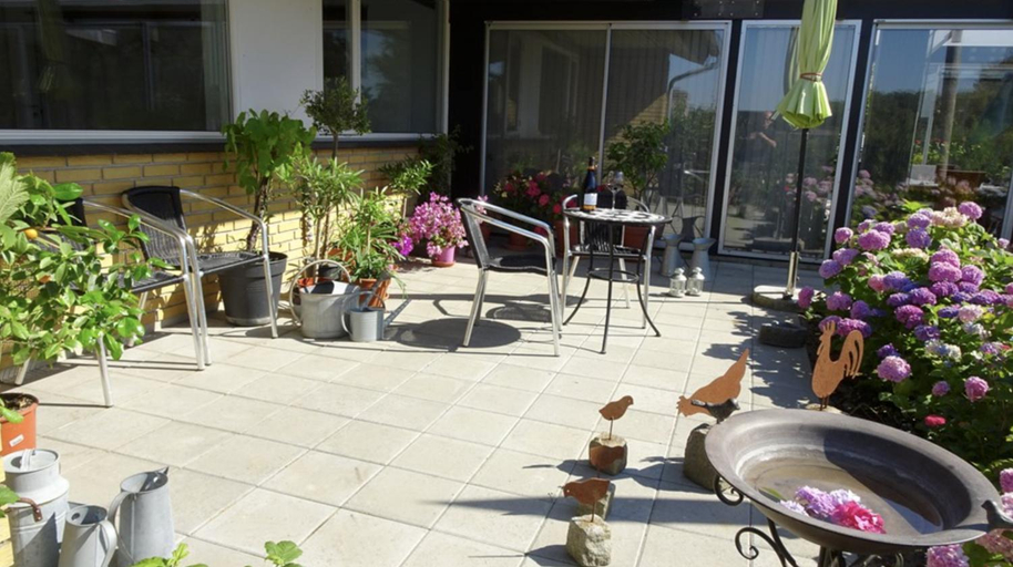 Others 4, 2 rooms, private kitchen, bathroom, and garden., Århus