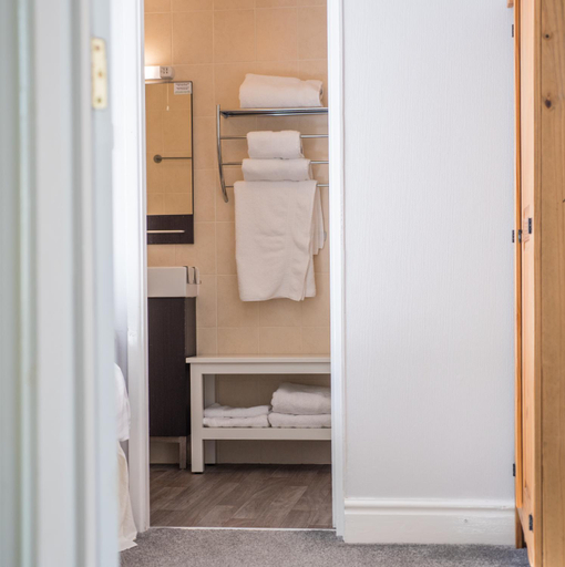 Bathroom 2, Grafton Guest Accommodation, Conwy
