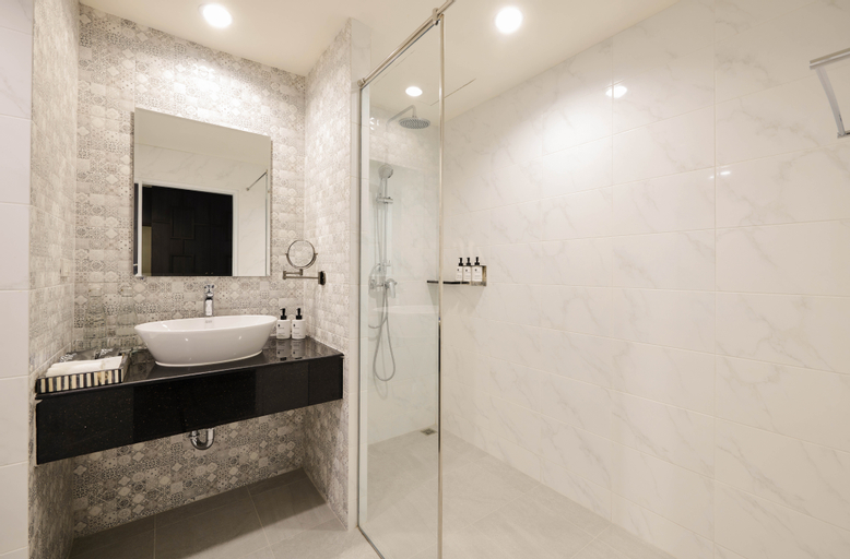 Bathroom 7