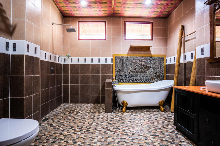 Bathroom 28