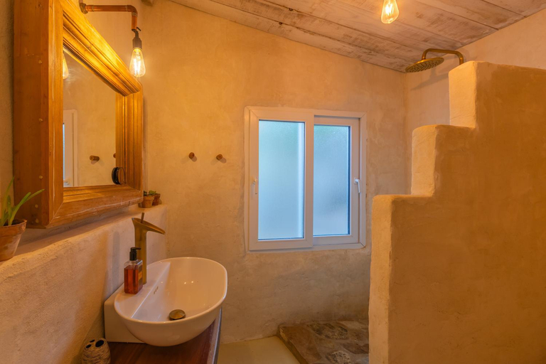 Bathroom 2, Cortijo Betis Andalusian Villa Private Pool, Cádiz