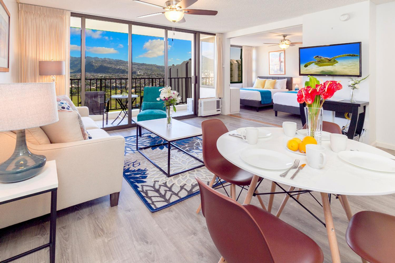 Others 5, Warm Aloha Vibes, Mountain Views, Short Walk to Beach, and Free Parking, Honolulu