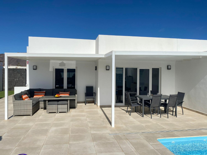 Facilities 4, Villa Ashdene - luxury modern villa with large heated pool wifi uk tv bar & BBQ, Las Palmas