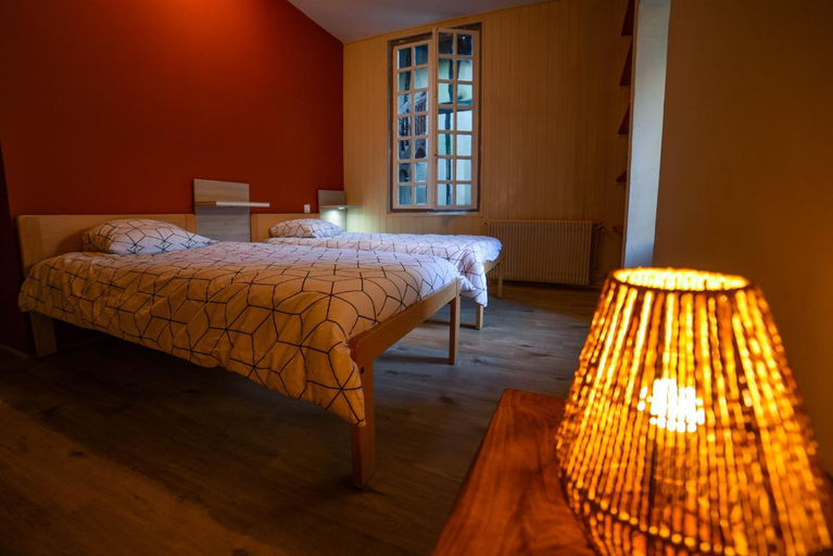 Others 4, Amani Hostel, Gironde