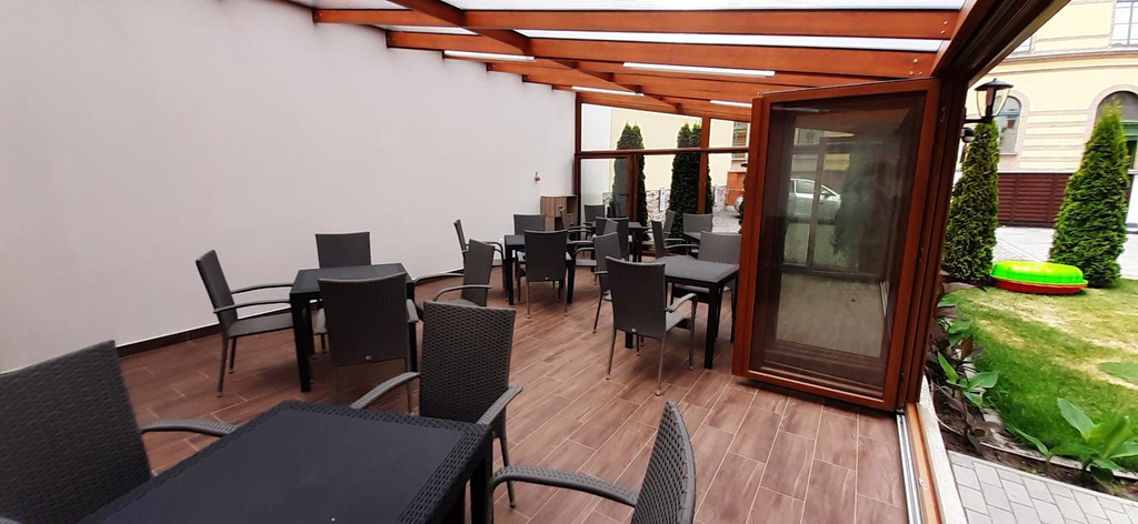 Others 5, Mecset Apartman, Eger
