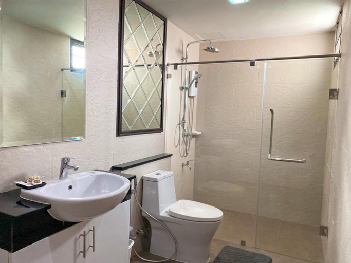 Bathroom 2, DE LUXE BOUTIQUE & rooftop, Muang Chiang Mai