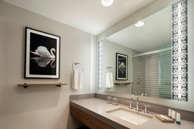 Bathroom 13