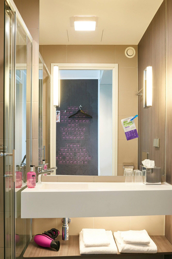 Bathroom 28