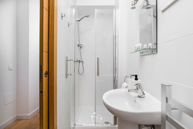 Bathroom 3, CAN Malaga Apartments, Centro Historico By AlohaMalaga, Málaga