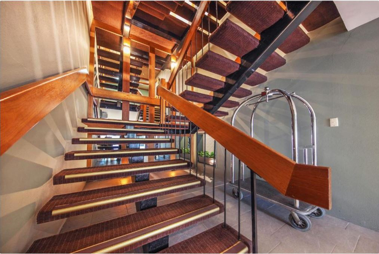 Belconnen Way Hotel and Serviced Apartments, Canberra