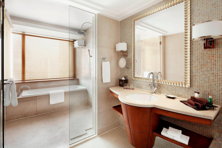 Bathroom 10