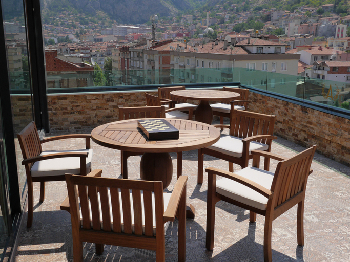 Others 4, Armin Hotel, Merkez