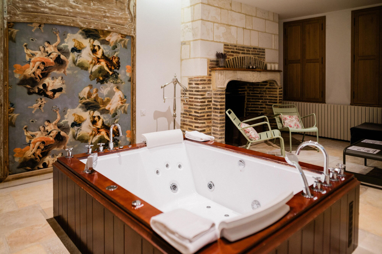 Bathroom 5, La Maison de Rhodes Hôtel & Spa 5*, Aube