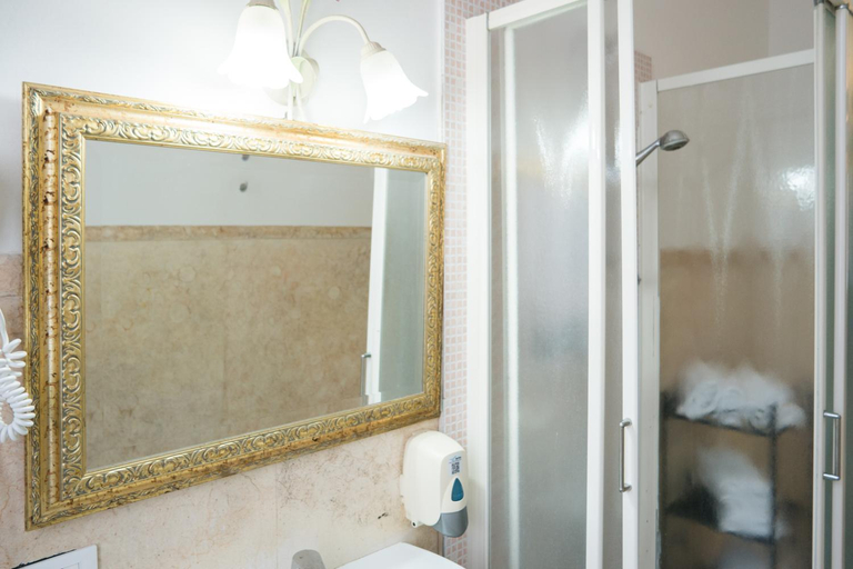 Bathroom 3, Corte Canal, Venezia