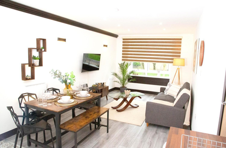 Others 4, Old Trafford Apartments by BEVOLVE - Free Parking, Manchester