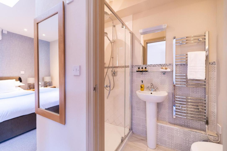 Bathroom 3, The Honingham Buck, Norfolk