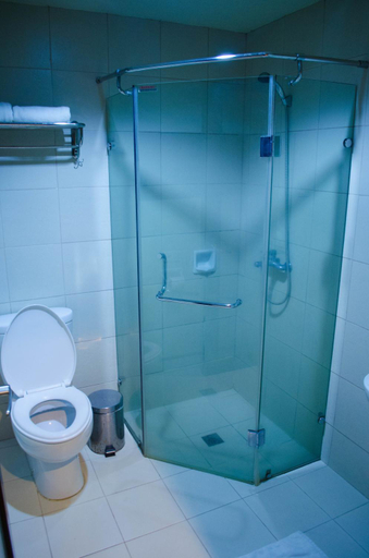 Bathroom 4, Hotel Tavern Surigao, Surigao City