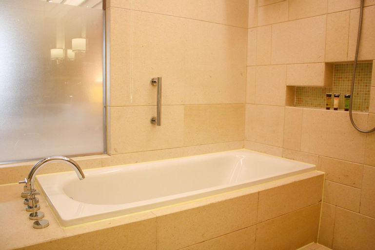 Bathroom 14