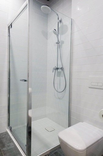 Bathroom 4, Go Apartments, Warsaw