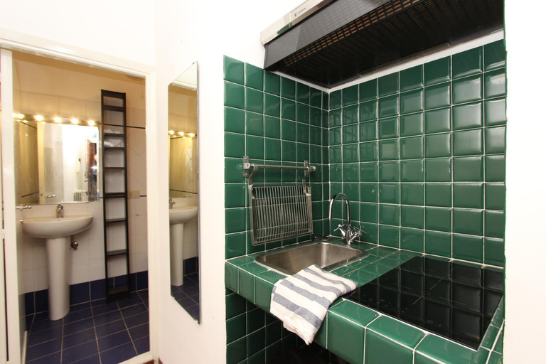 Bathroom 2, Penna Flats, Rome