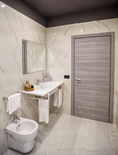 Bathroom 4, Hotel Europa, Caserta