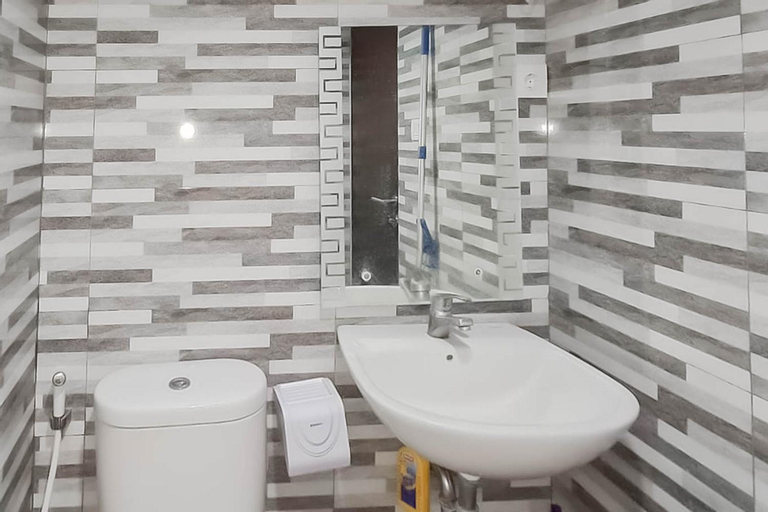 Bathroom 13