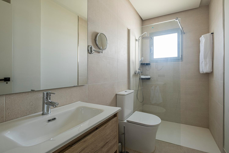 Bathroom 3, ON City Apartments, Huelva