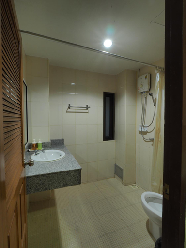 Bathroom 4, Golden Villa Pattaya, Pattaya