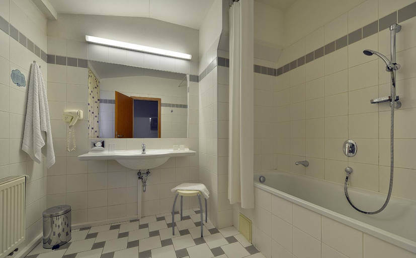 Bathroom 4, EA Hotel Populus, Praha 3