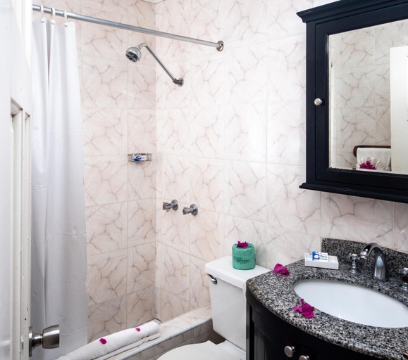Bathroom 3, Legends Beach Resort