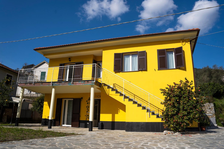 Exterior 3