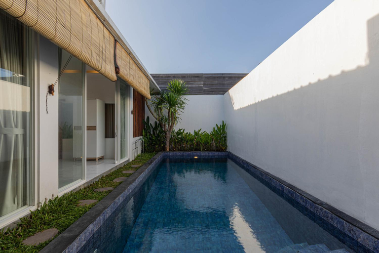 Swimming Pool 11