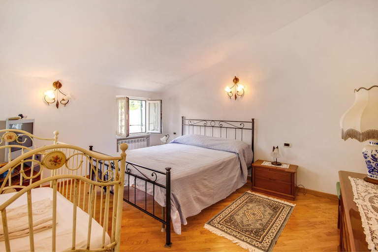 Bedroom 1, Geg, Genova