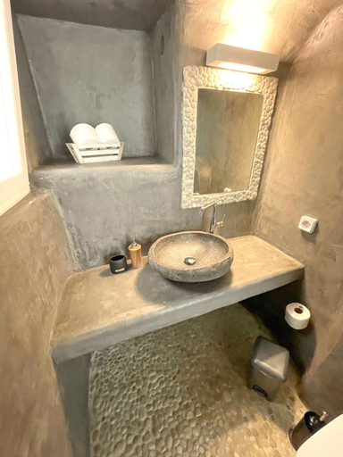 Bathroom 2, Lefteris, South Aegean