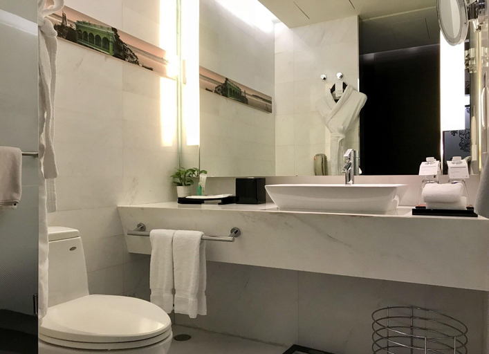 Bathroom 13
