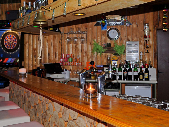 Food & Drinks 4, Chalet in Gerolstein near Forest Trails, Vulkaneifel