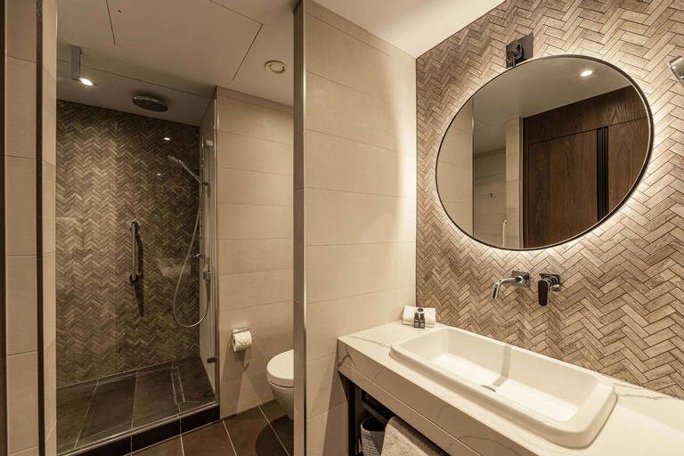Bathroom 7