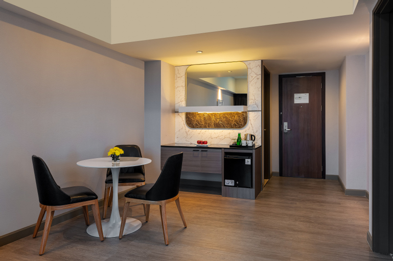 Dining Room 7