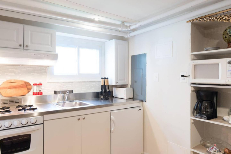 First Floor One Bedroom Apartment with Full Kitchen & Bath, District of Columbia